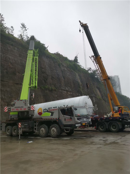 皮山县“不怕风雨冻”—— 吊车的 “恶劣环境适应” 技术