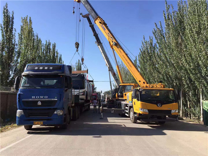 皮山县“省油又稳当”—— 吊车的 “智能节能” 技术